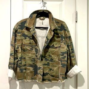 Super cute Cropped Camo Jean Jacket in size Large.